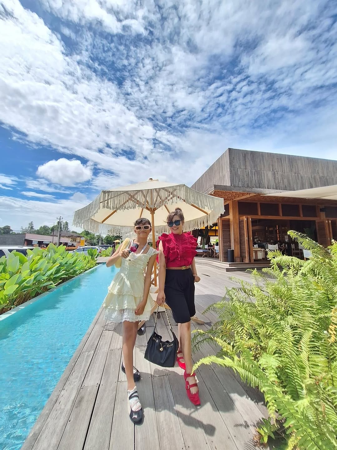 Post 6 by Deassy Permatasari on Instagram (carousel)