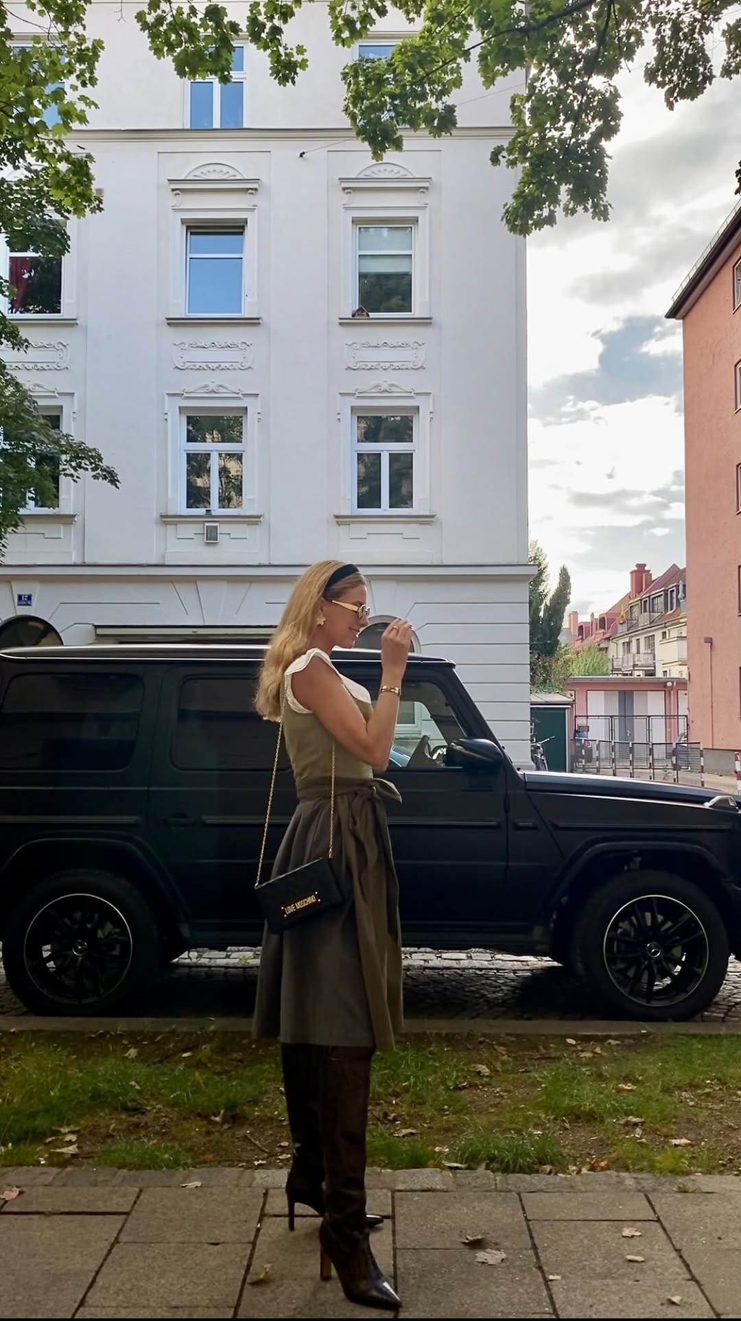 Post 4 by Leni on Instagram (video)