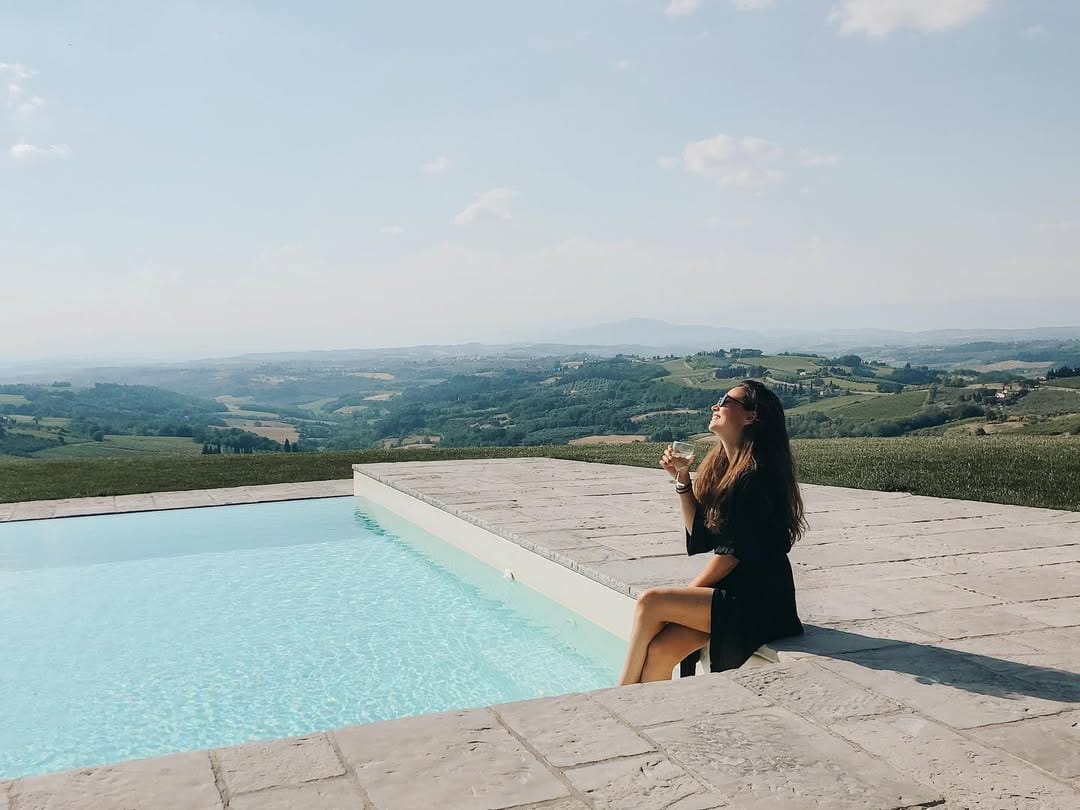Post 2 by Bia on Instagram (image)