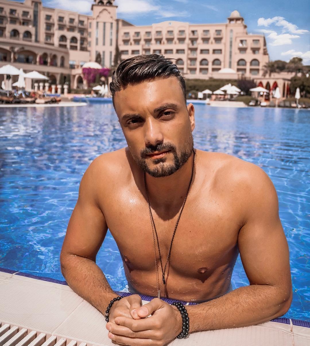 Post 9 by BURAK DINC on Instagram (image)