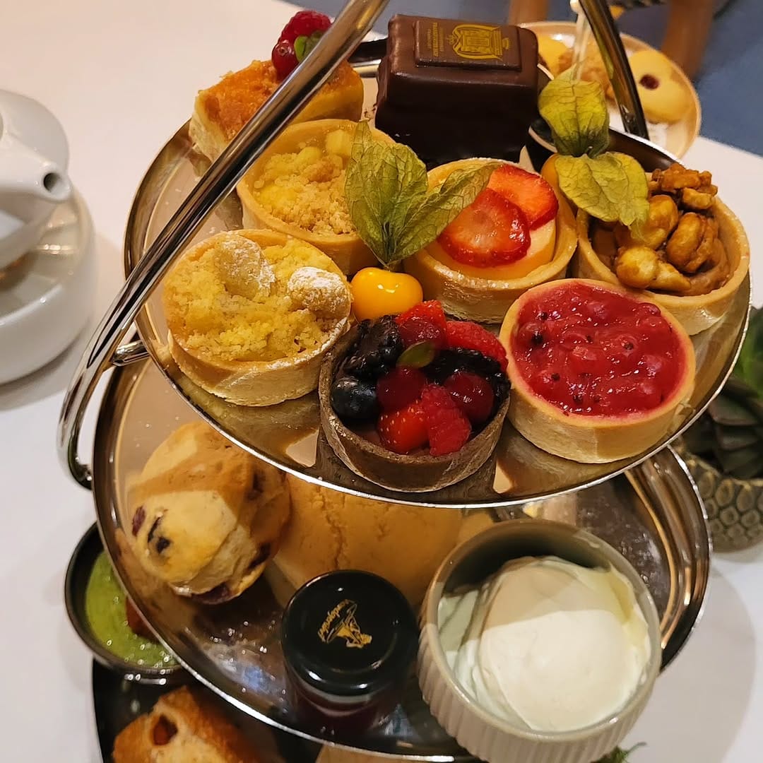 Post 4 by Mary Feld Frankfurt on Instagram (carousel)