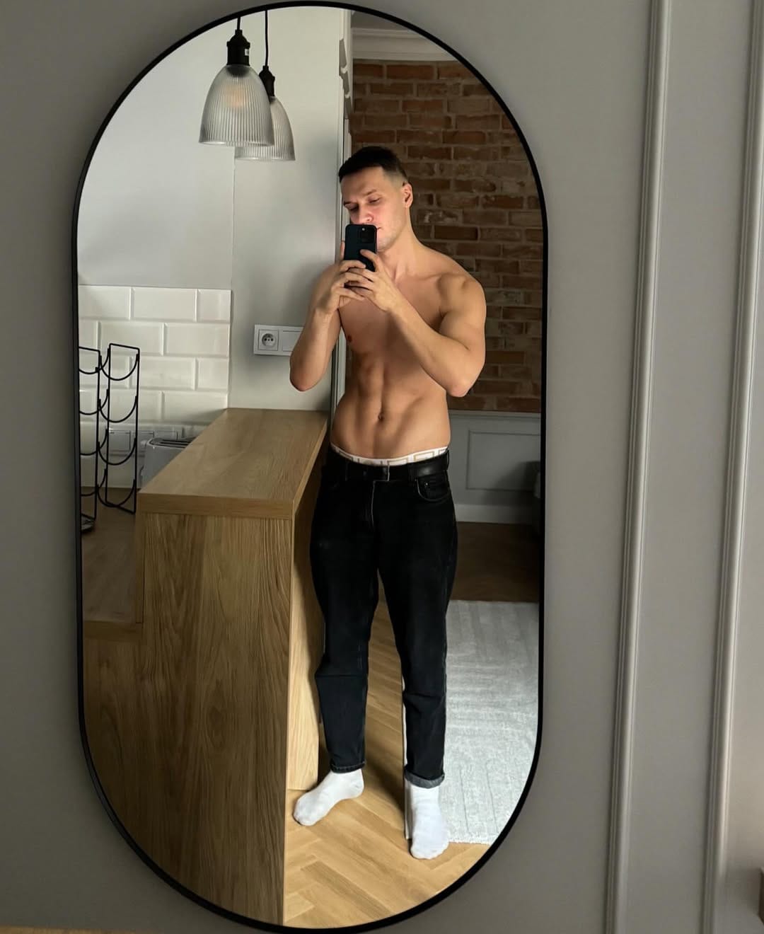 Post 9 by Nikita on Instagram (image)