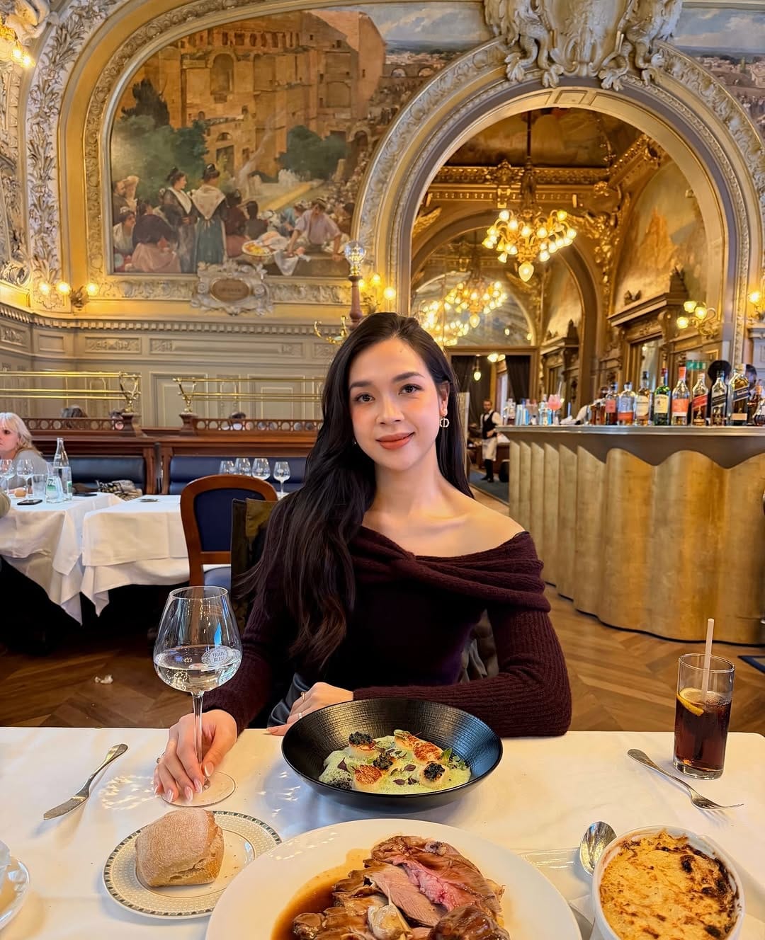 Post 6 by Kiều Trang on Instagram (carousel)