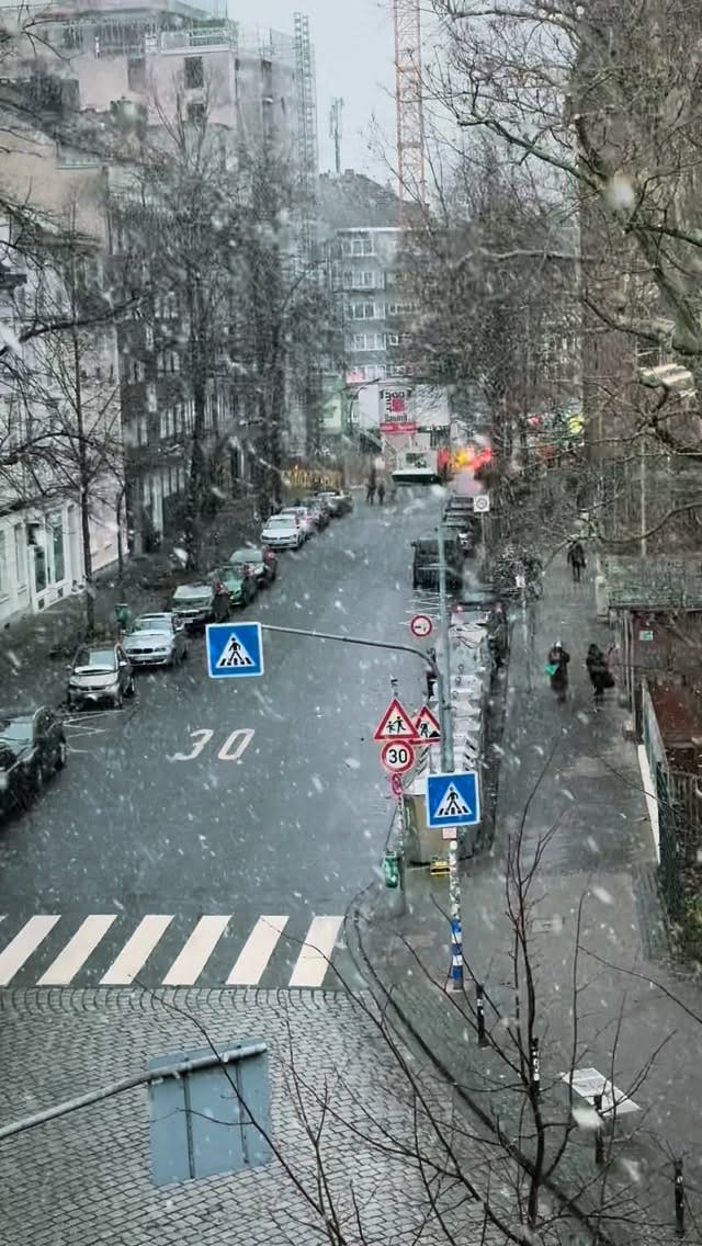 Post 6 by Duesseldorf on Instagram (video)