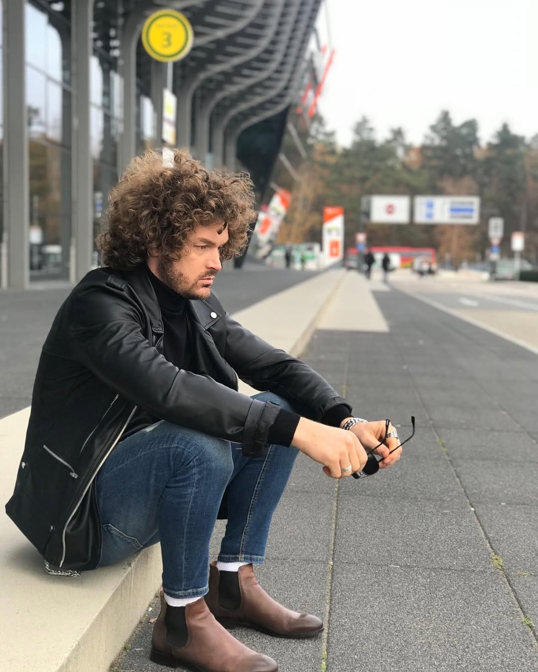 Post 5 by Viktor on Instagram (image)