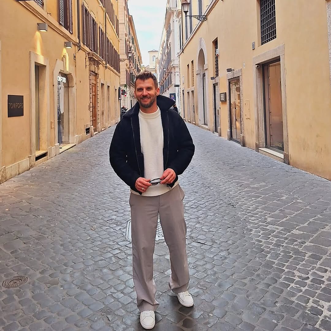 Post 2 by Adam Adamski on Instagram (image)