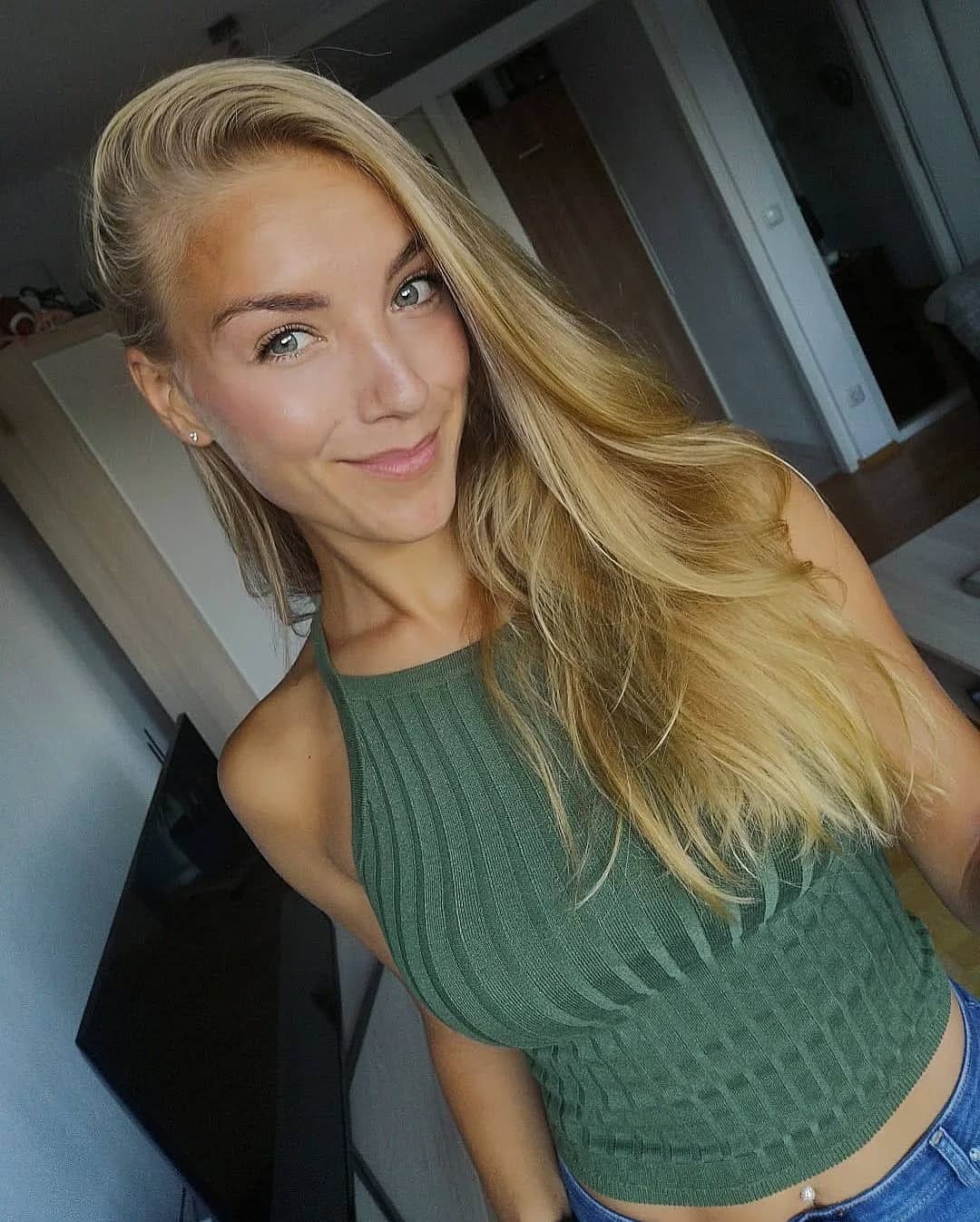 Post 6 by J e s s i on Instagram (image)