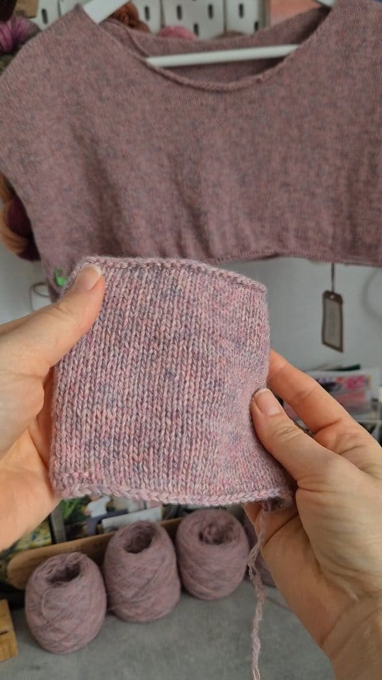 Post 1 by Ina Weiß Knitwear/ #handmade on Instagram (video)