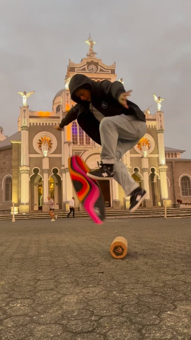 Post 3 by DaffyBoards Balance Board on Instagram (video)