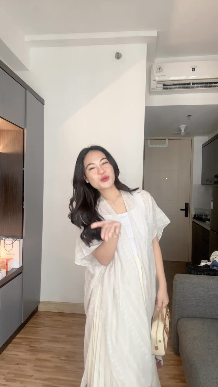 Post 9 by SHOPKAÍN Outerwear , Shawl & Scarf on Instagram (video)