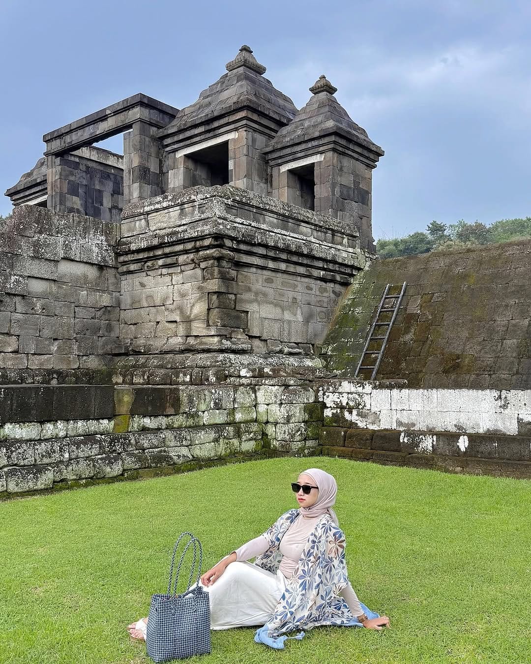 Post 7 by SHOPKAÍN Outerwear , Shawl & Scarf on Instagram (carousel)