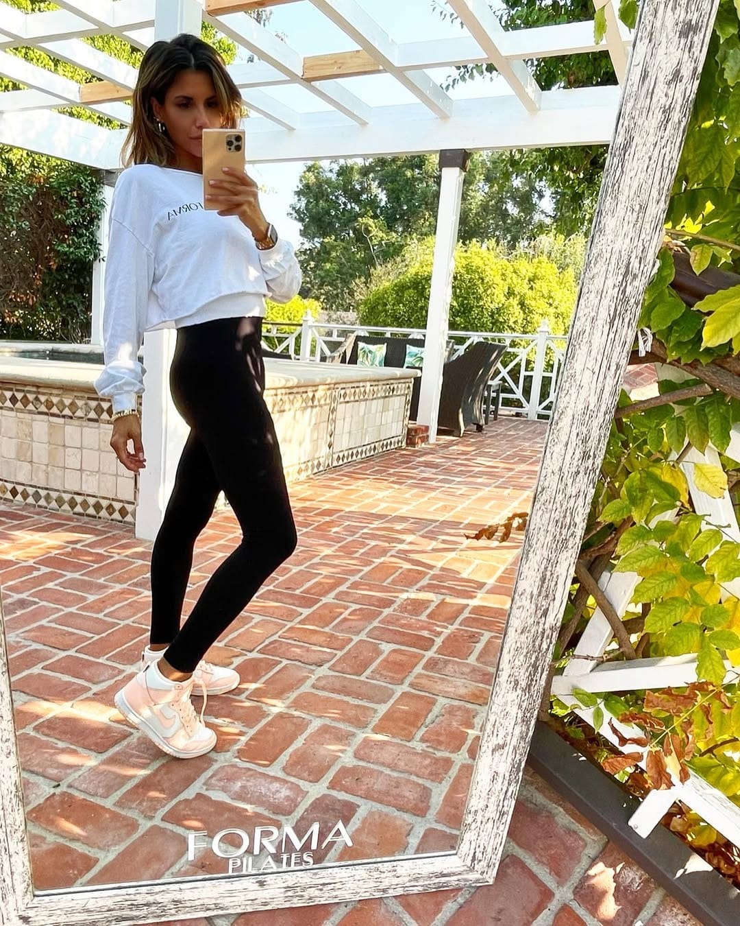 Post 9 by elizabeth vidor on Instagram (image)