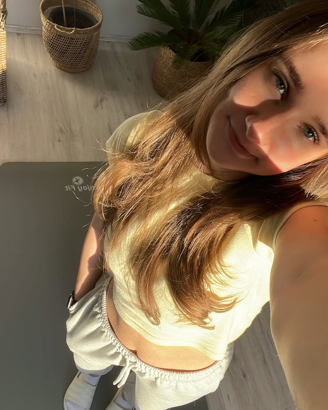 Post 10 by 𝑨𝒏𝒊𝒌𝒂 on Instagram (image)