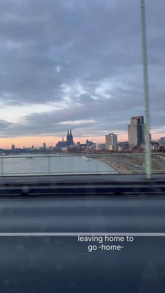 Post 5 by VANESSA EL on Instagram (video)