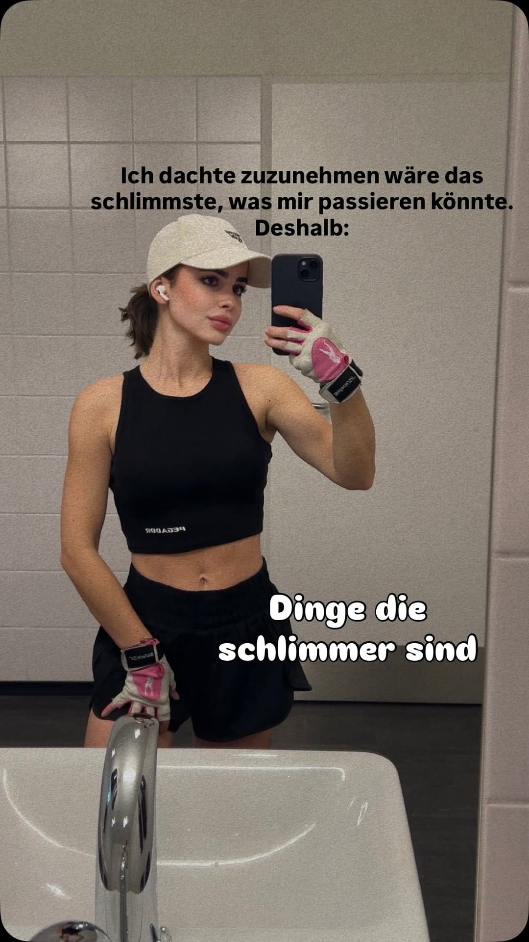 Post 2 by VANESSA EL on Instagram (video)