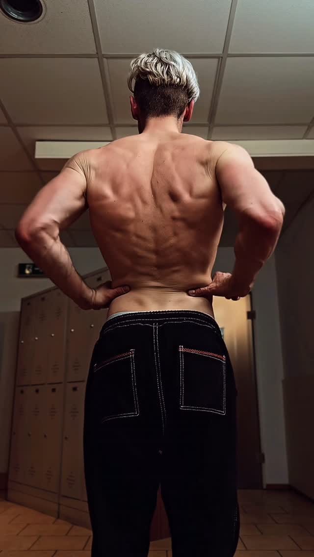 Post 5 by Oliver Zinke on Instagram (video)