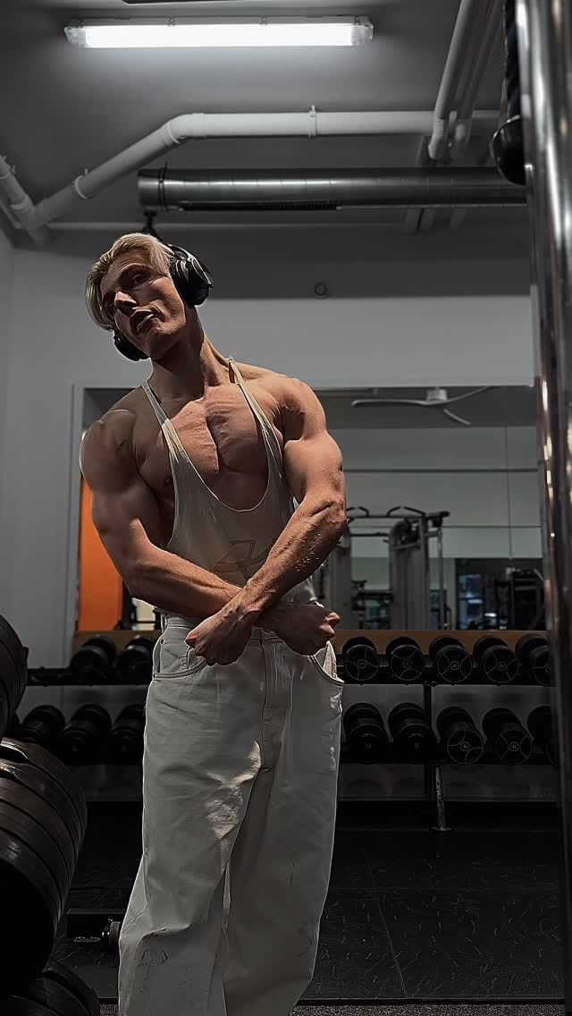 Post 1 by Oliver Zinke on Instagram (video)