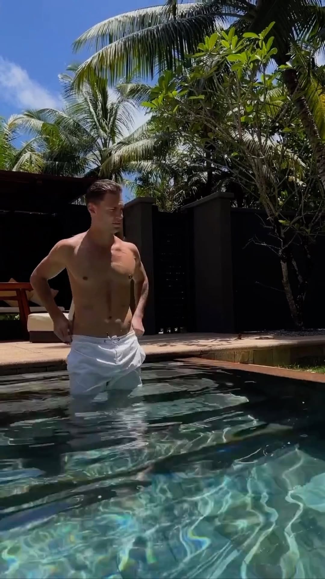 Post 4 by Tobias Reuter on Instagram (video)