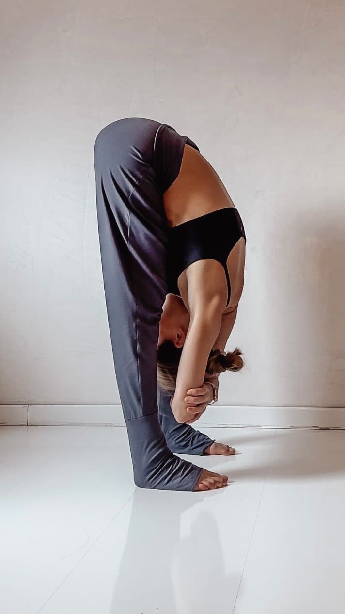 Post 5 by Viktoria - yoga & movement advocate on Instagram (video)