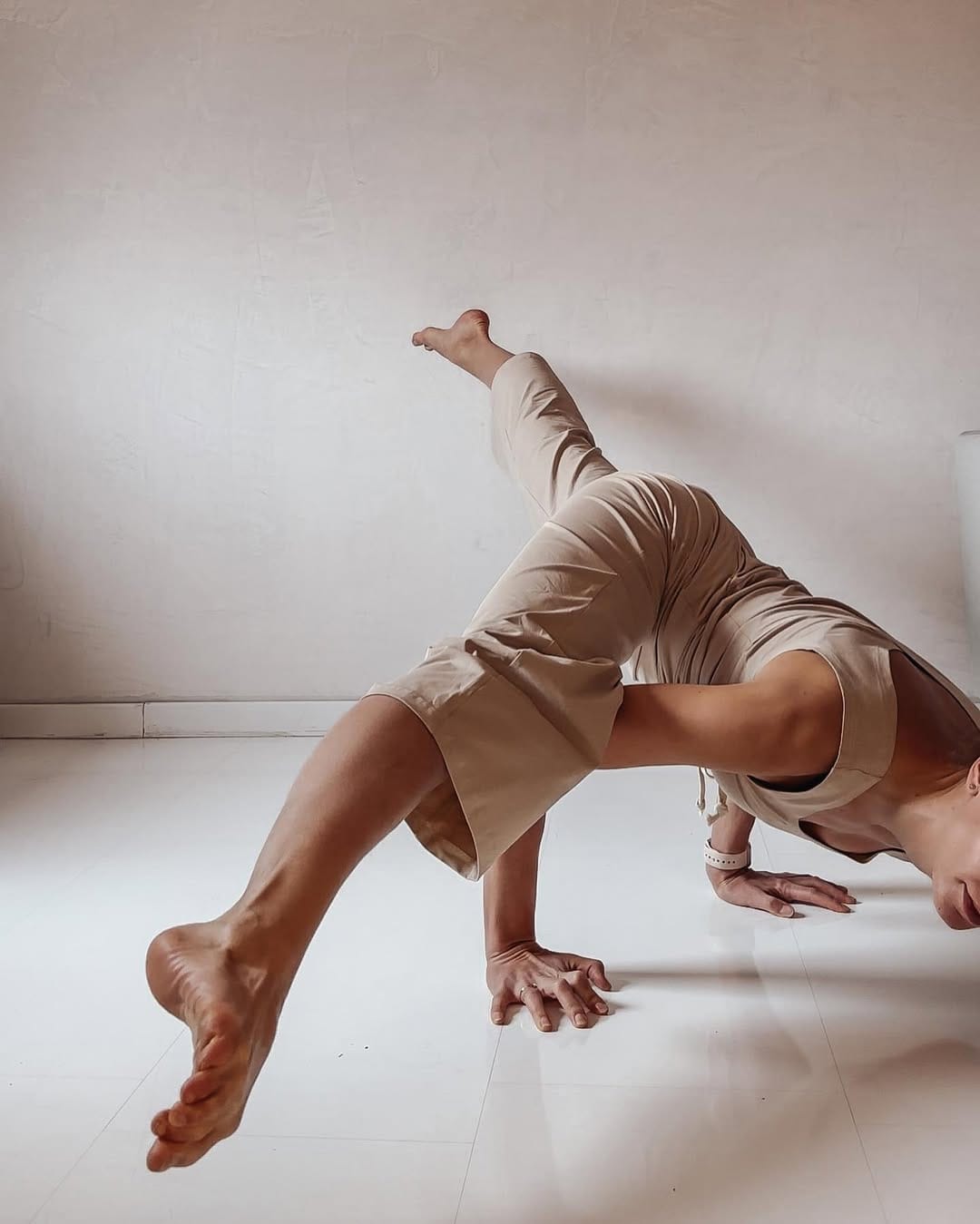 Post 6 by Viktoria - yoga & movement advocate on Instagram (carousel)
