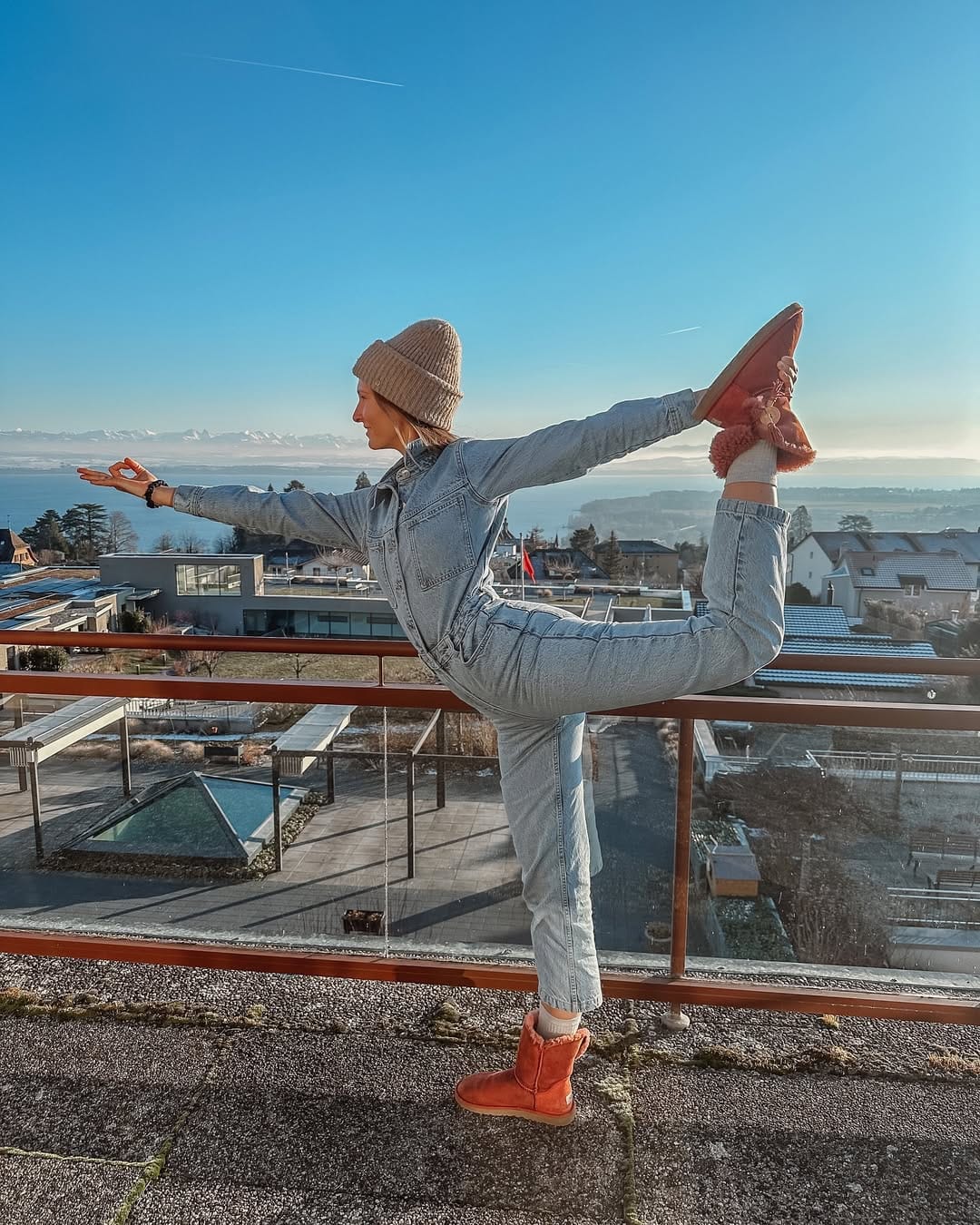 Post 4 by Viktoria - yoga & movement advocate on Instagram (image)