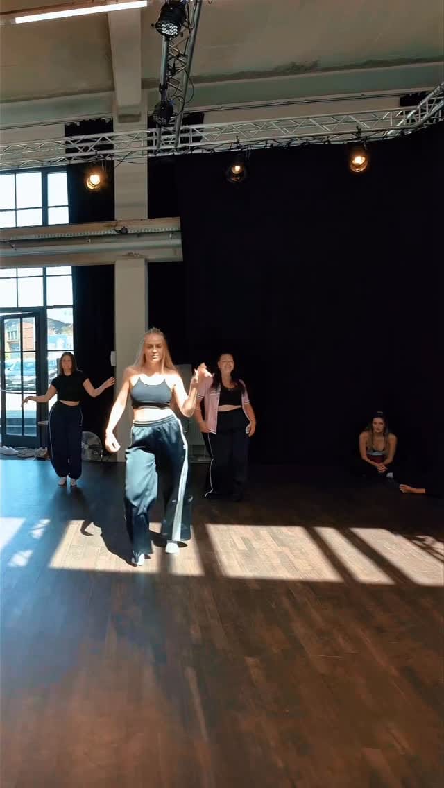 Post 10 by Tanzen/ Zumba/ Fitness/ Life/ Health🌺 on Instagram (video)