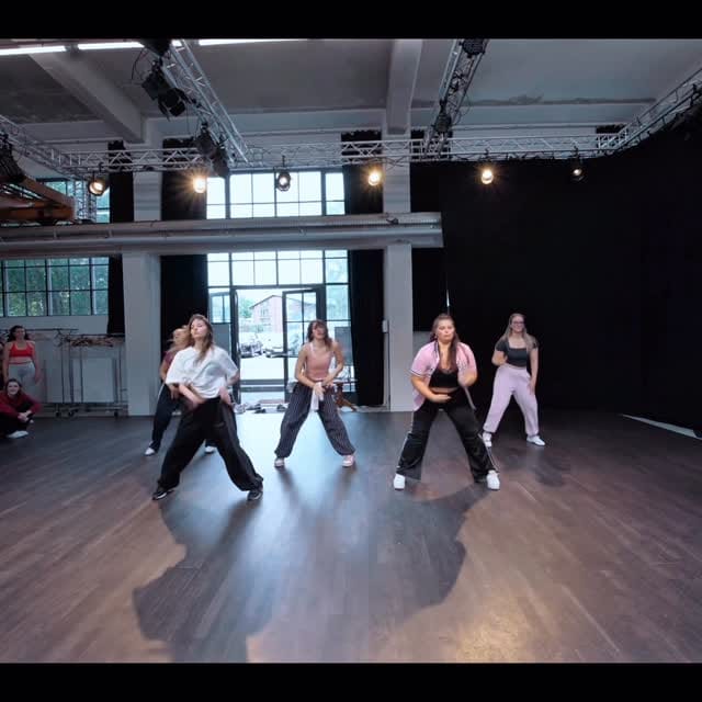 Post 8 by Tanzen/ Zumba/ Fitness/ Life/ Health🌺 on Instagram (video)