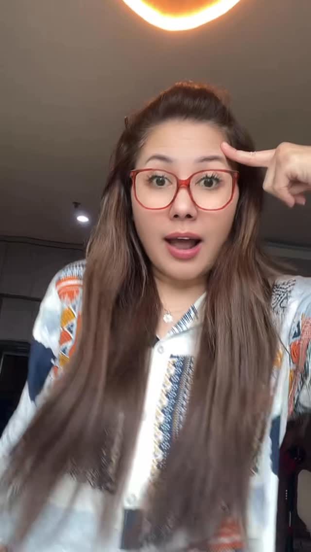 Post 7 by Emma Warokka aka MAMSKY on Instagram (video)