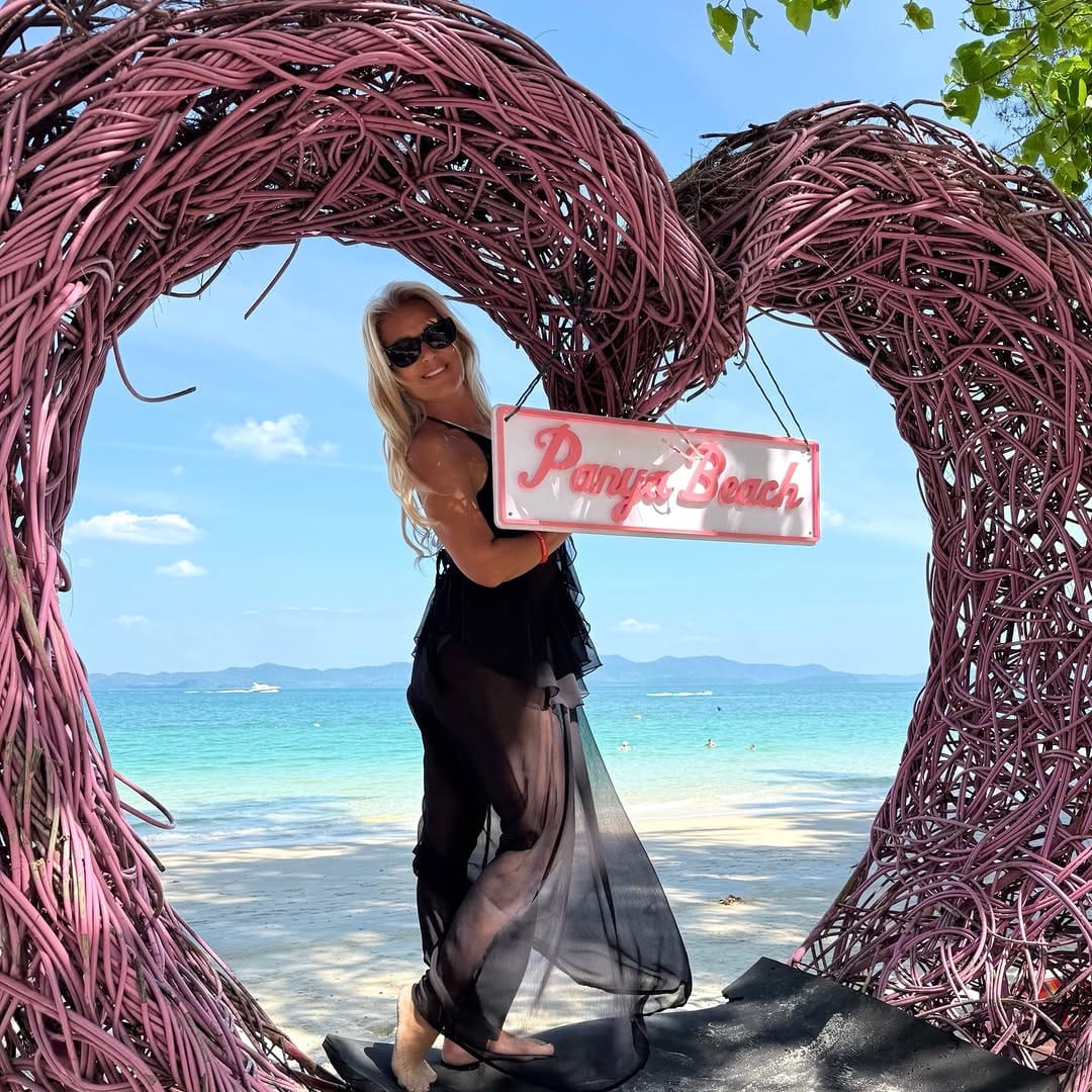 Post 2 by 🌸𝒏𝒆𝒕𝒕𝒊 𝒎𝒂𝒊🌸 on Instagram (carousel)