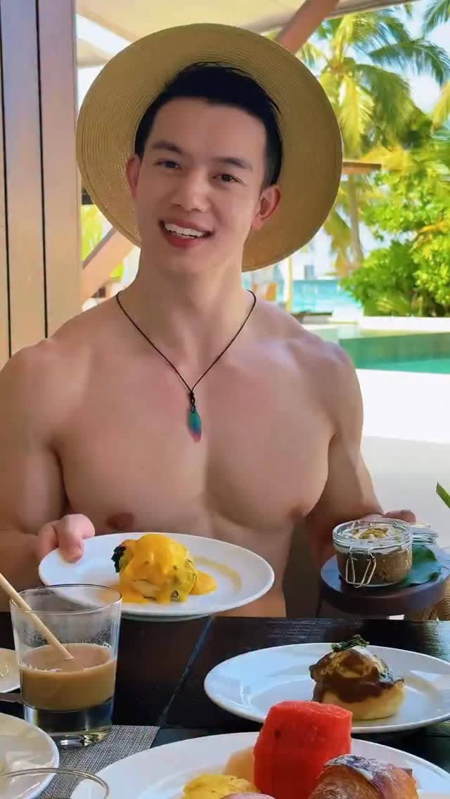 Post 4 by Jeff Tra on Instagram (video)