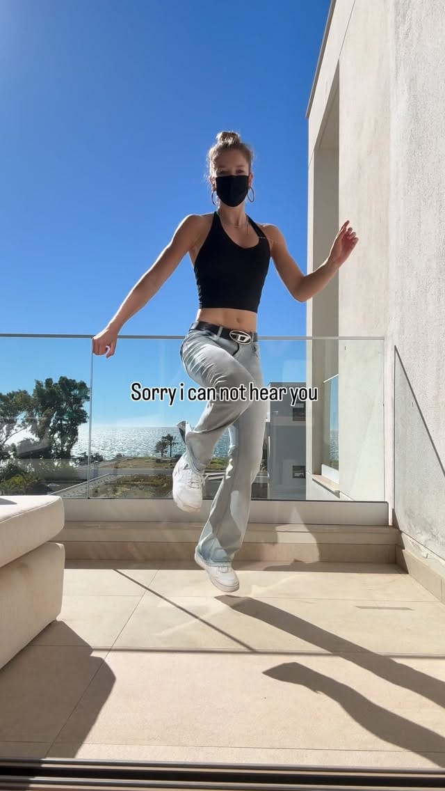 Post 7 by CAROLIN | DANCE | TUTORIALS | FITNESS on Instagram (video)
