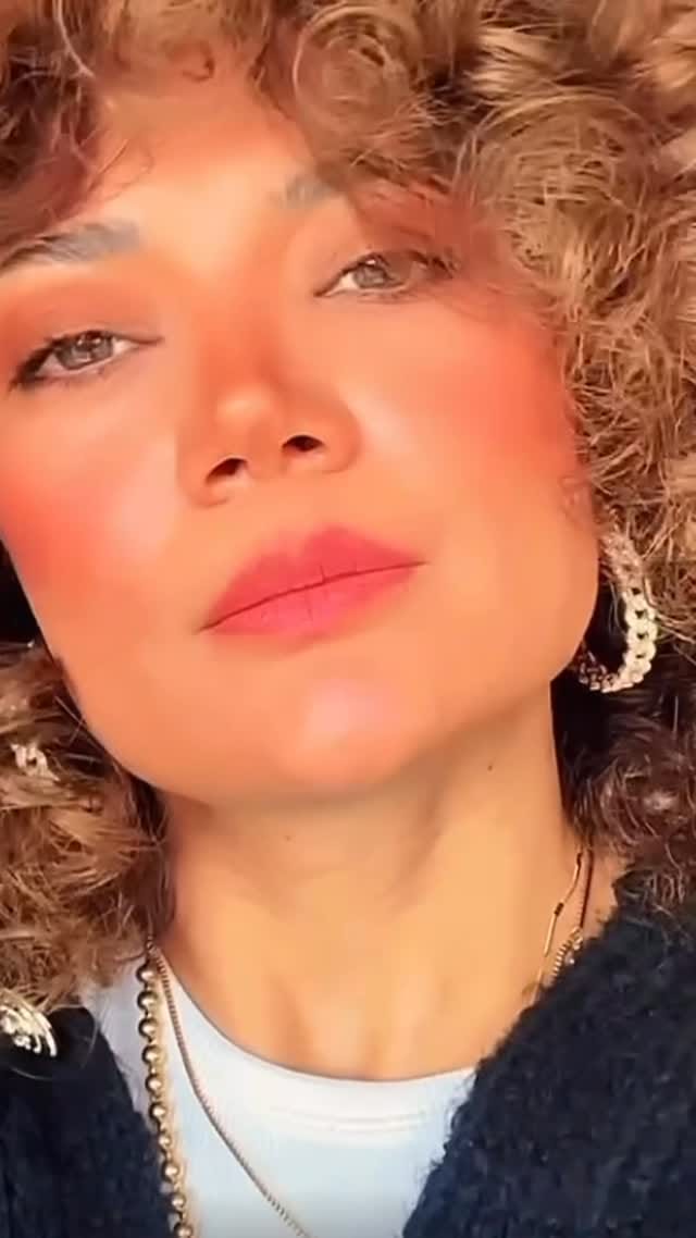 Post 5 by Luciana Wmw on Instagram (video)