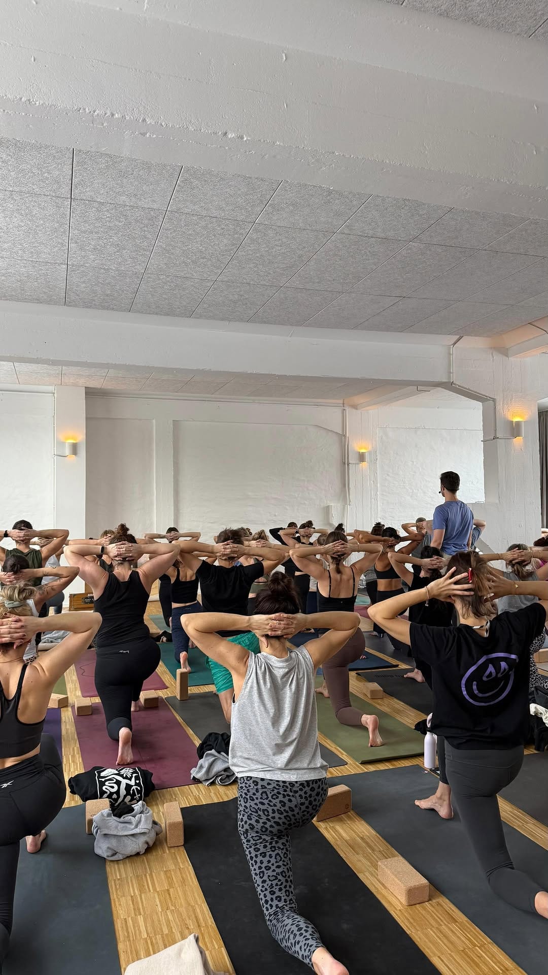 Post 4 by Moritz Ulrich - Ich supporte (zukünftige) Yogalehrende on Instagram (video)