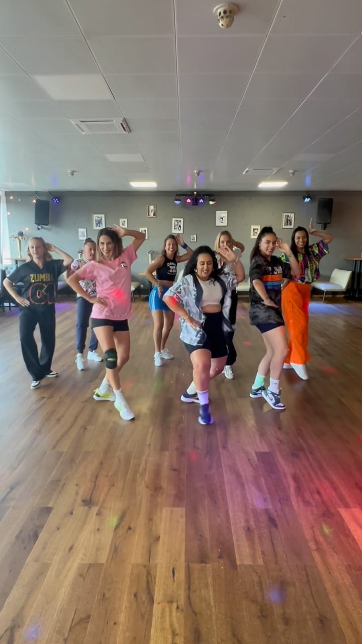 Post 5 by Mery Zumbainstructor Trainerin on Instagram (video)