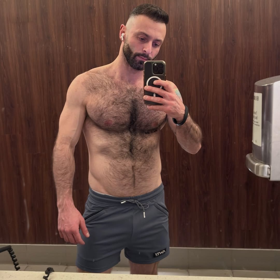 Post 5 by Gianni on Instagram (image)