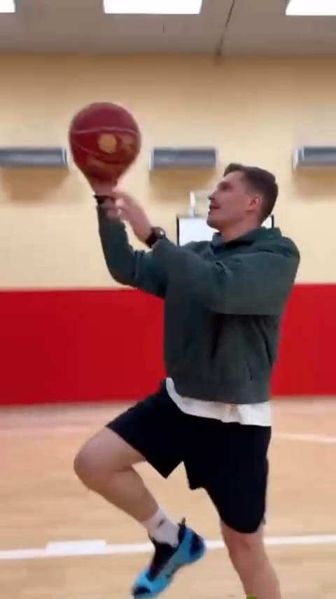 Post 7 by Andi Obst on Instagram (video)