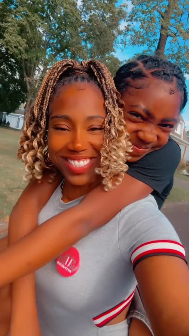 Post 5 by Kämįłê Sām Dęłprått on Instagram (video)