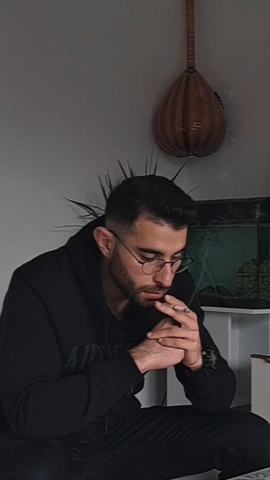 Post 4 by Aloosh👑 on Instagram (video)