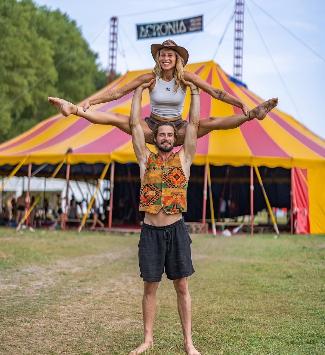Post 8 by YogaRebel.de on Instagram (carousel)