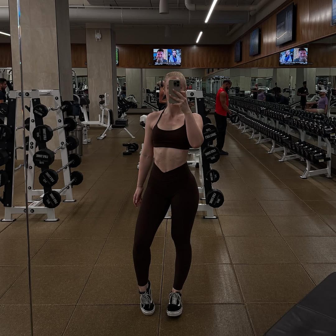 Post 9 by janela on Instagram (carousel)