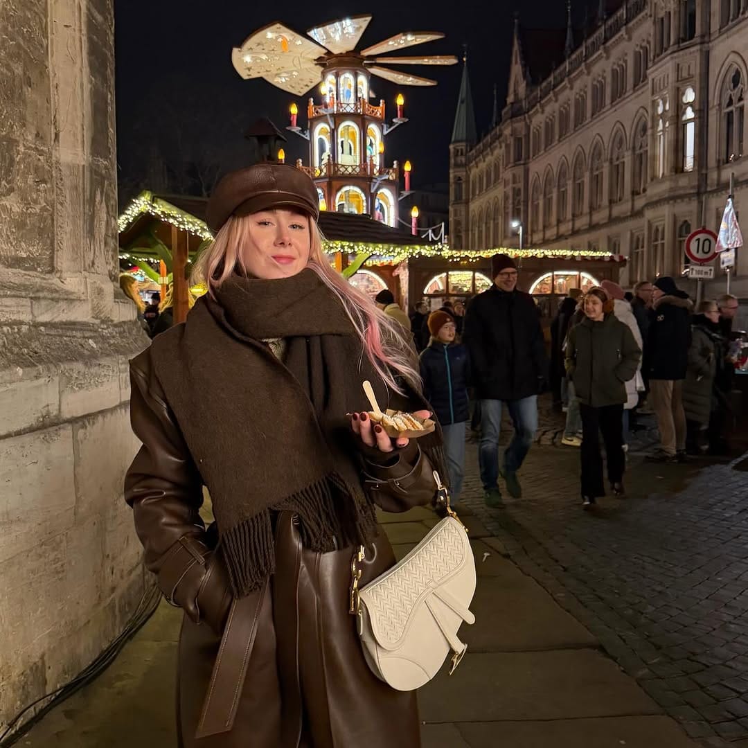 Post 3 by janela on Instagram (carousel)