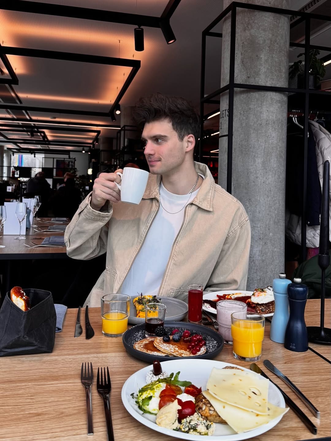 Post 2 by JONA - ATHLETE & SPORTY LIFESTYLE on Instagram (carousel)