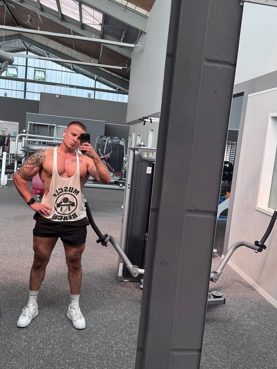 Post 9 by Pascal || Bodybuilding on Instagram (carousel)
