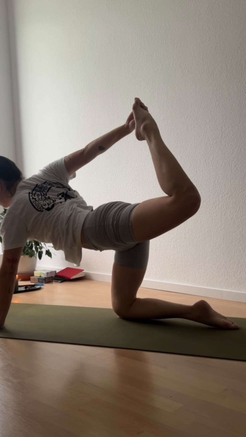 Post 9 by Ana Poshh on Instagram (video)