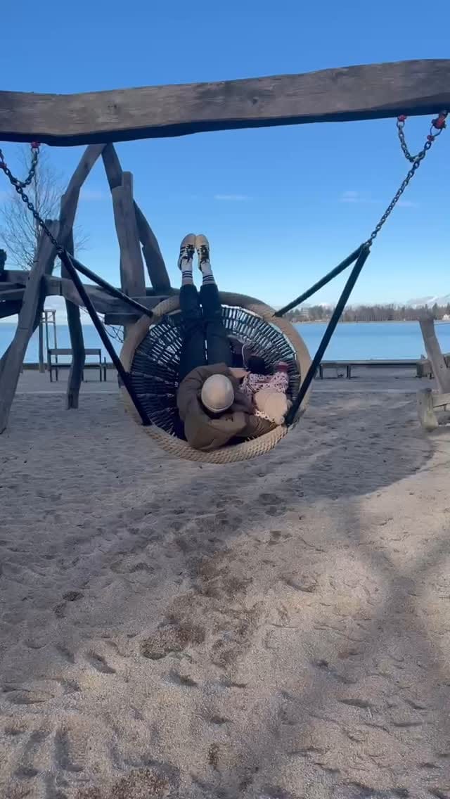 Post 7 by R A C I N E on Instagram (video)