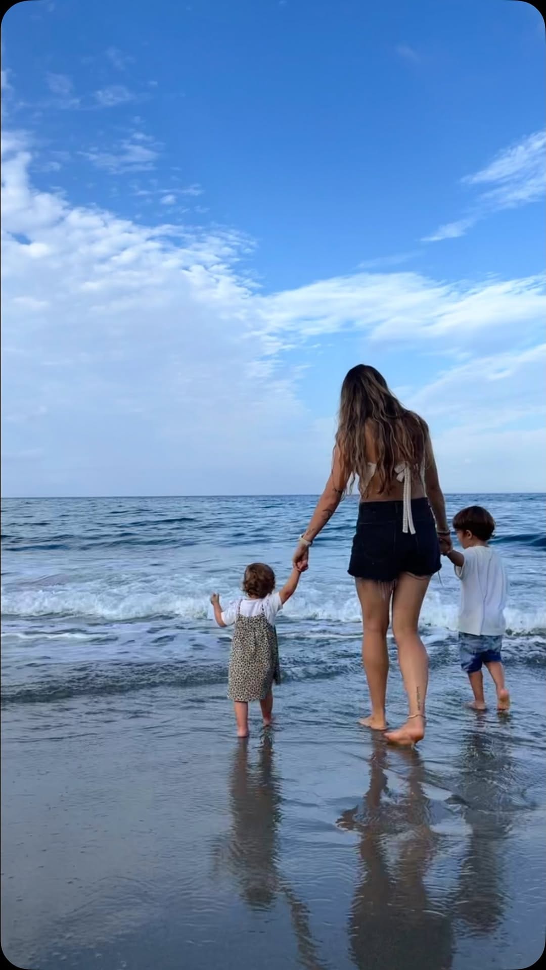 Post 6 by R A C I N E on Instagram (video)