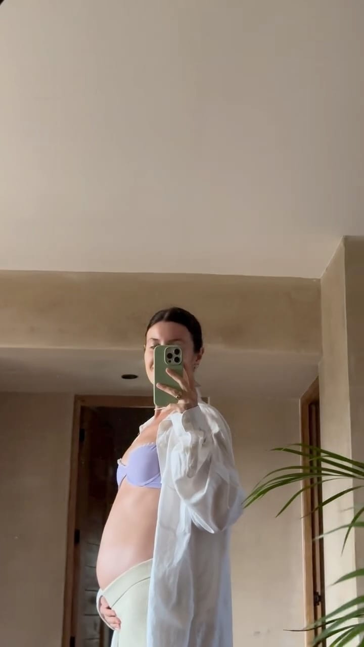 Post 5 by Alixe Isabelle on Instagram (video)