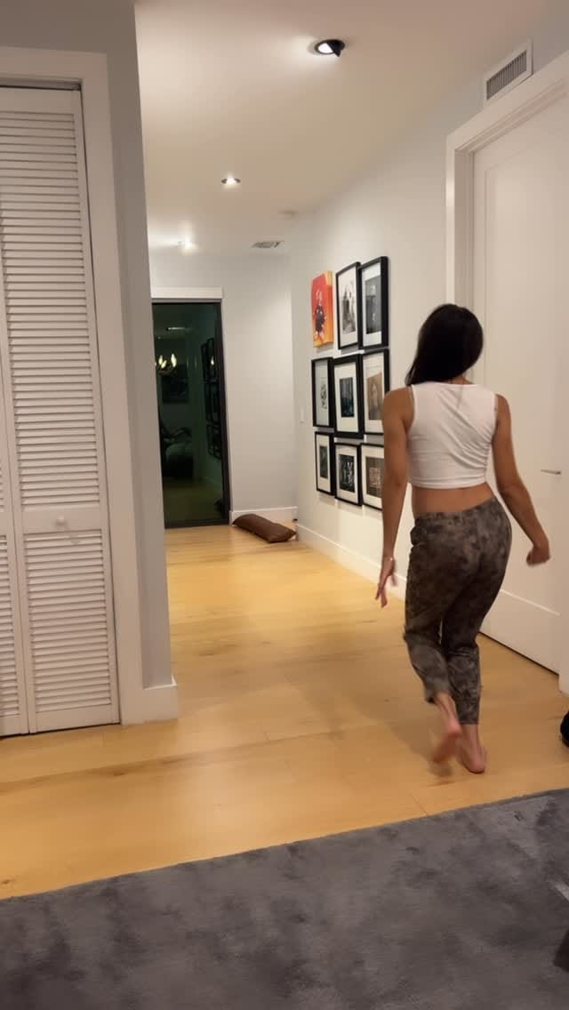 Post 1 by Kim Chi on Instagram (video)