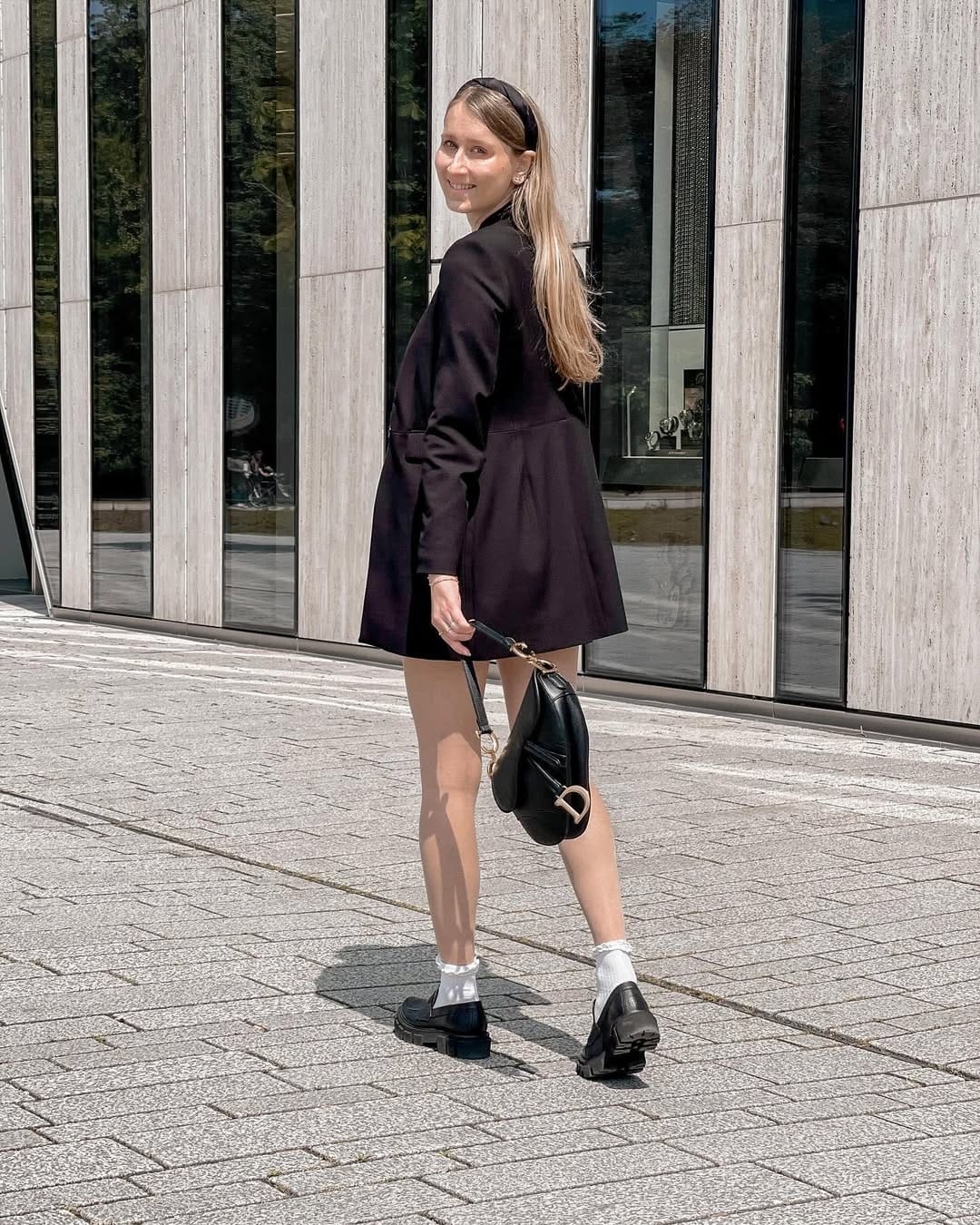 Post 10 by Julia on Instagram (image)