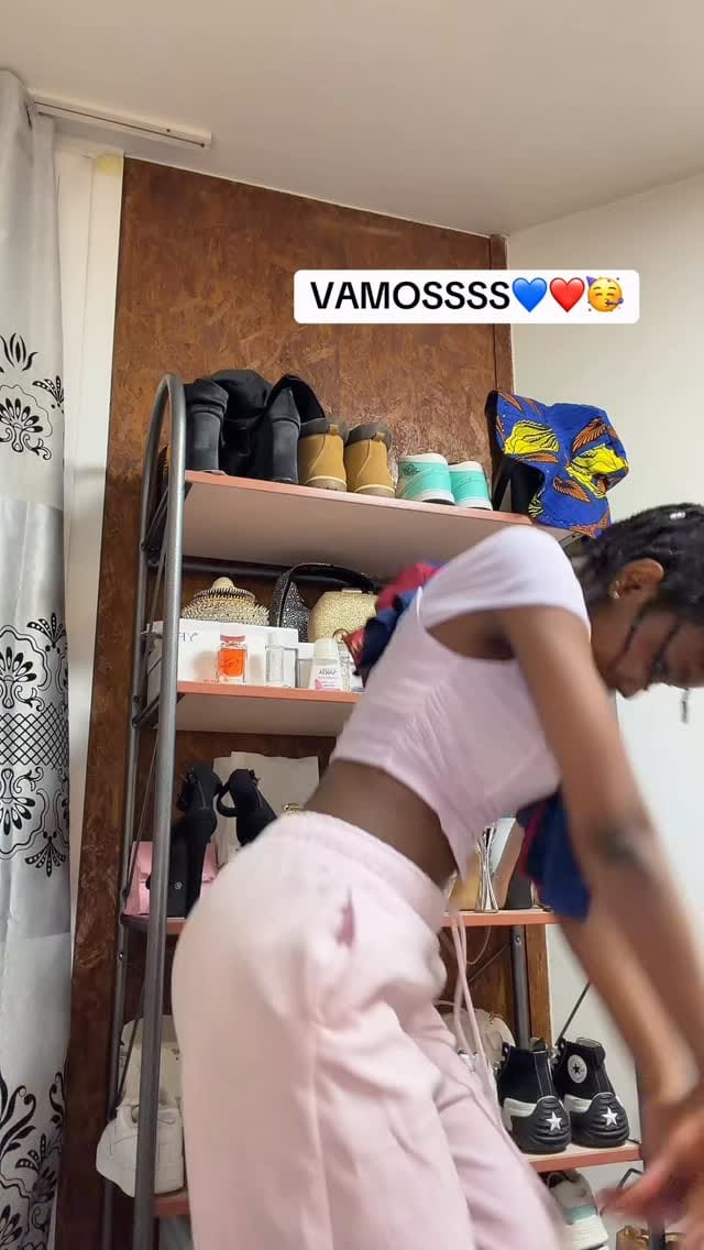 Post 1 by Bint Diallo🫅 on Instagram (video)
